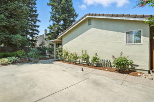 048_551 Stonewood Dr