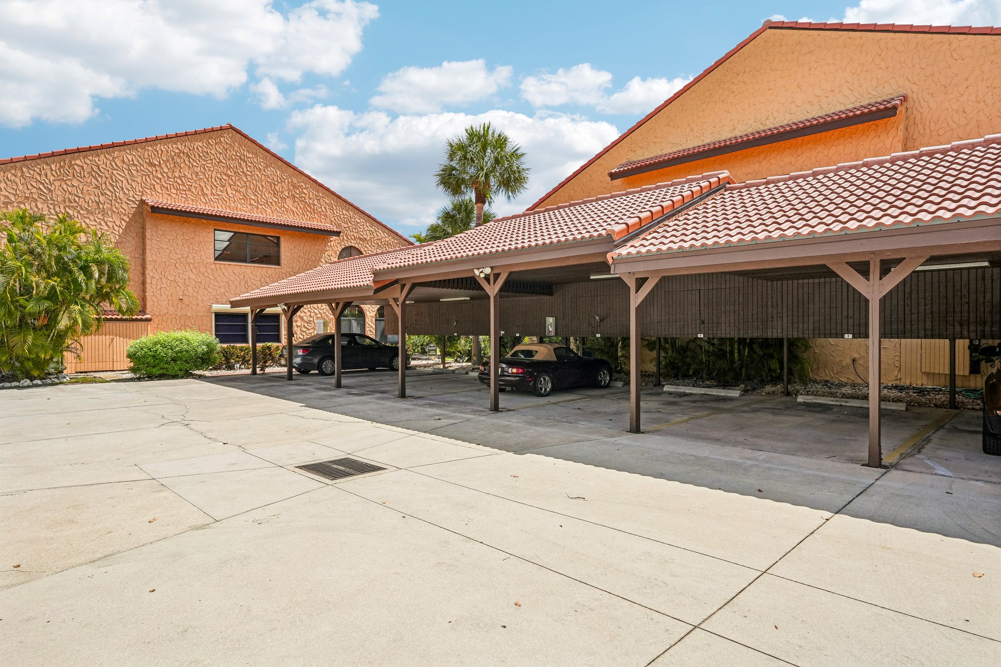SW 4th Pl 605-S0605-035.jpg