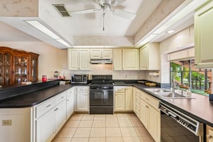 SW 4th Pl 605-S0605-015.jpg