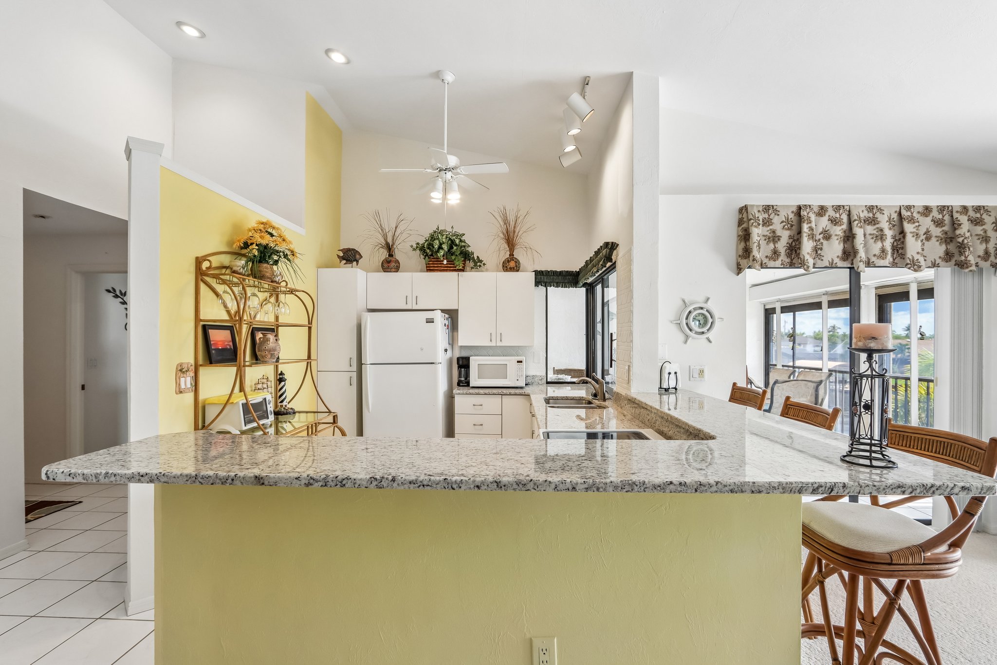 SW 12th Ave 203-S2607-010.jpg