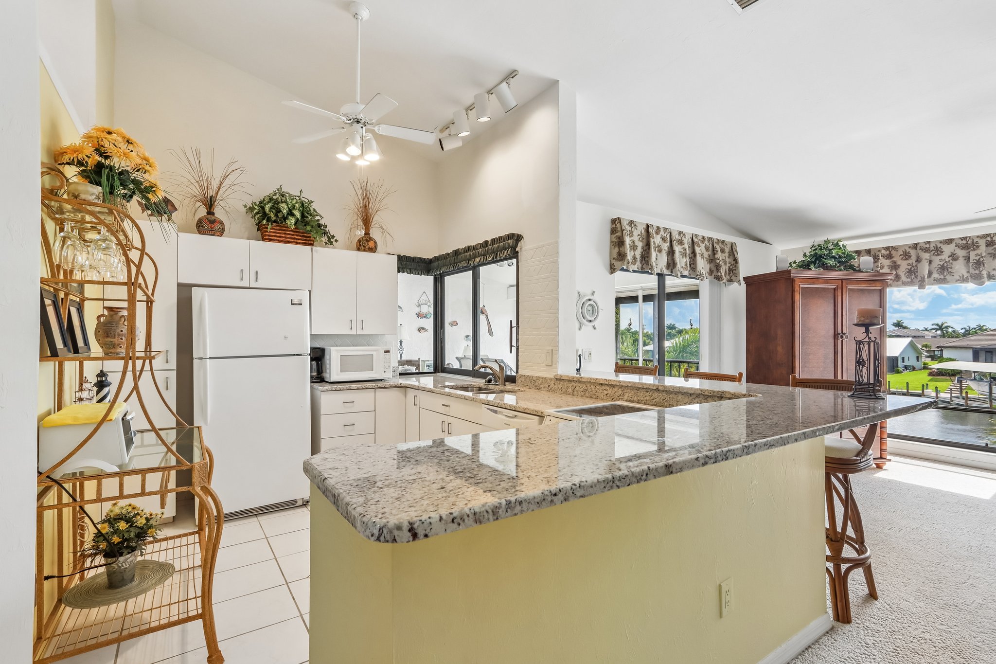 SW 12th Ave 203-S2607-011.jpg