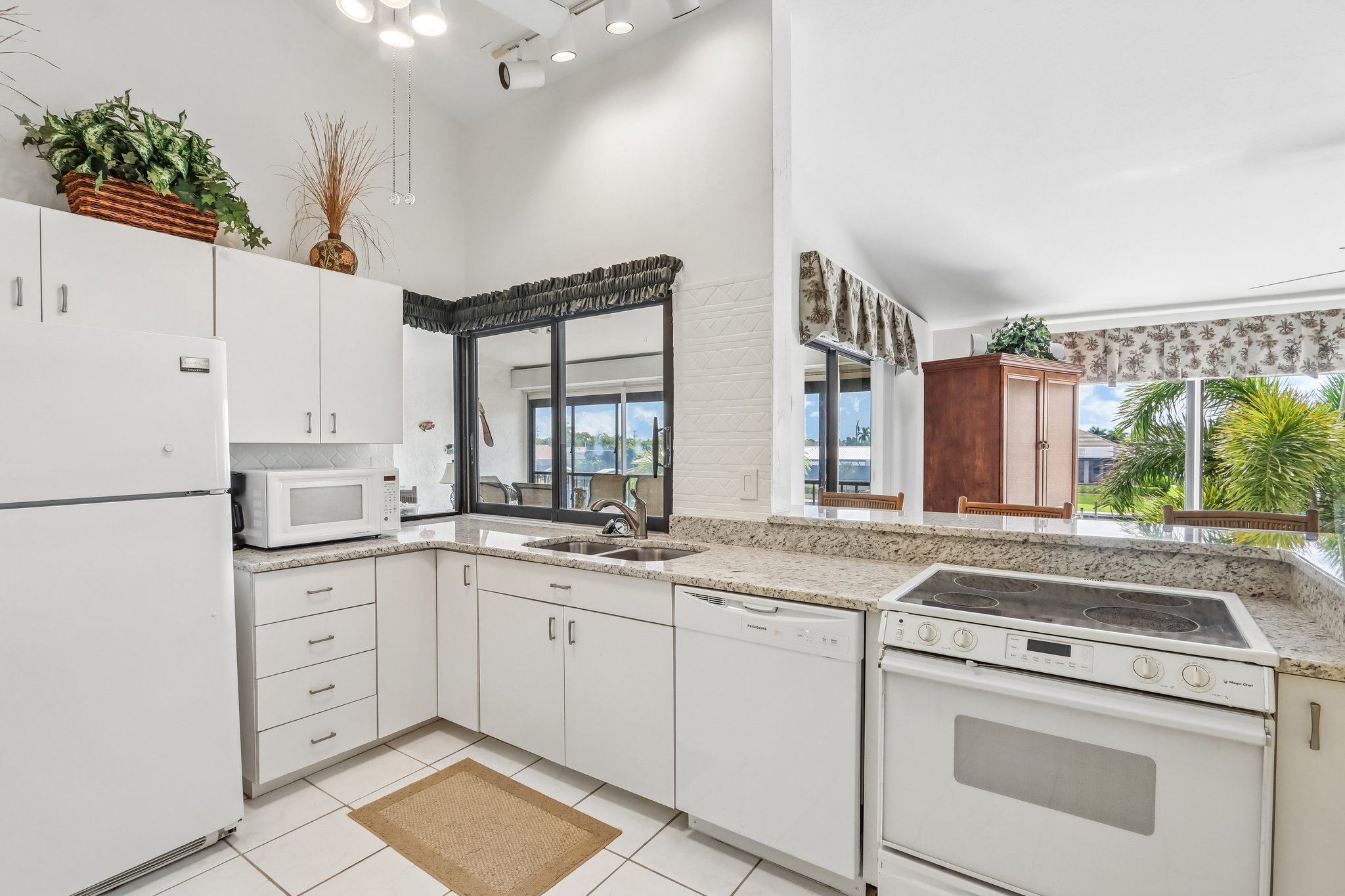 SW 12th Ave 203-S2607-012.jpg