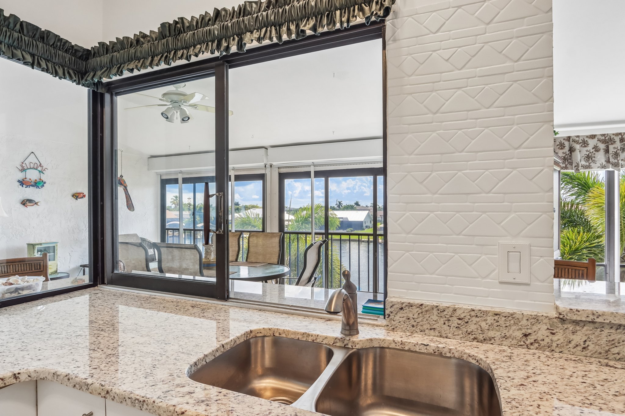 SW 12th Ave 203-S2607-013.jpg