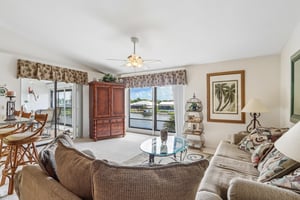SW 12th Ave 203-S2607-005.jpg