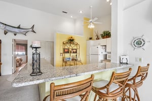 SW 12th Ave 203-S2607-009.jpg