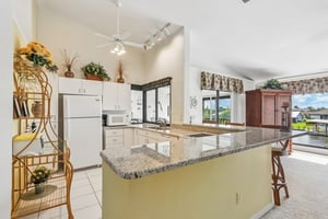 SW 12th Ave 203-S2607-011.jpg