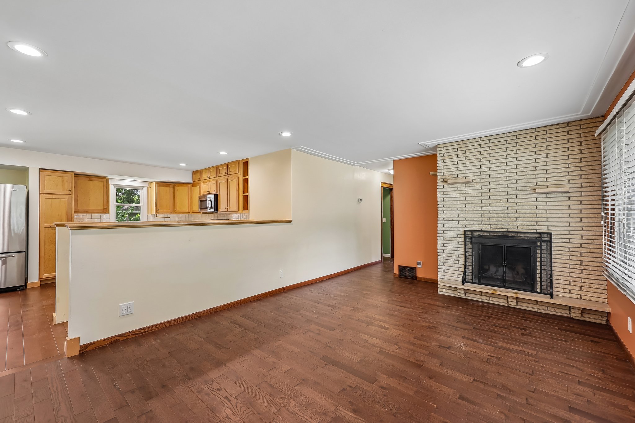 Regent Ave N-S1606-009.jpg