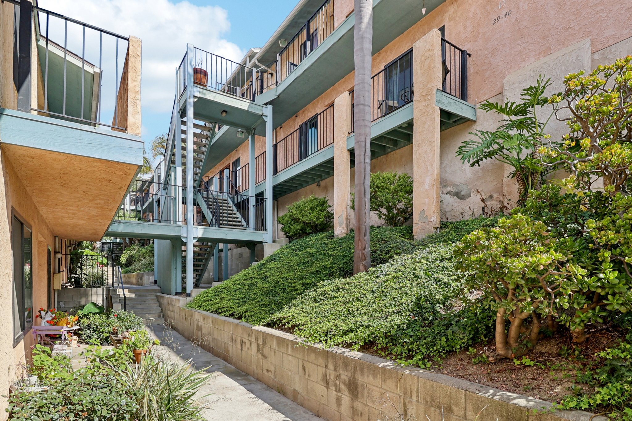 Canyon Dr 29-S1010-028.jpg