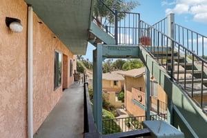Canyon Dr 29-S1010-024.jpg