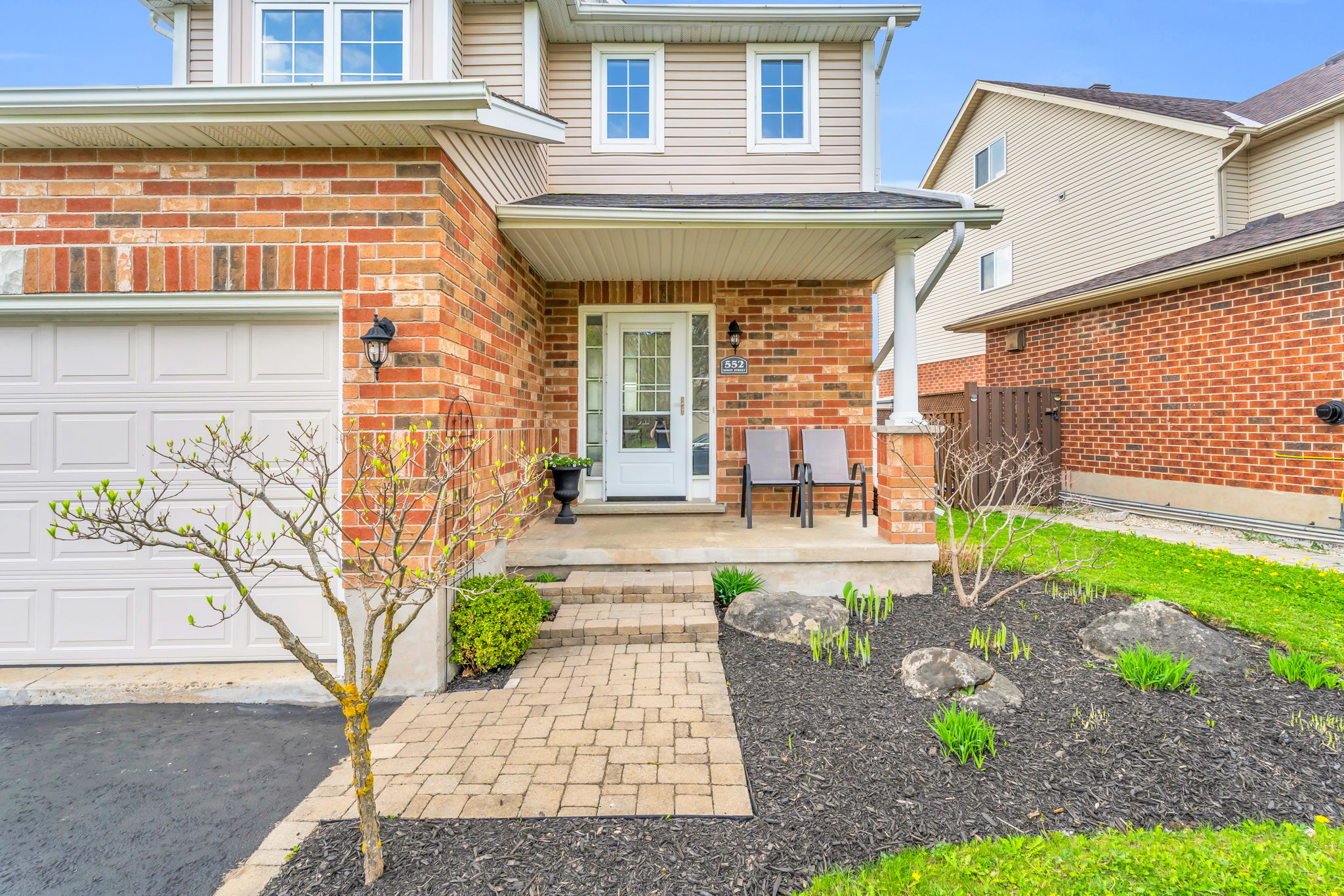 Front Porch/Entrance