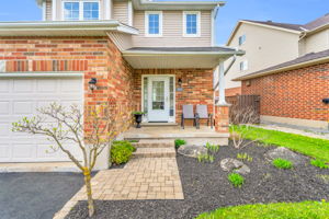 Front Porch/Entrance