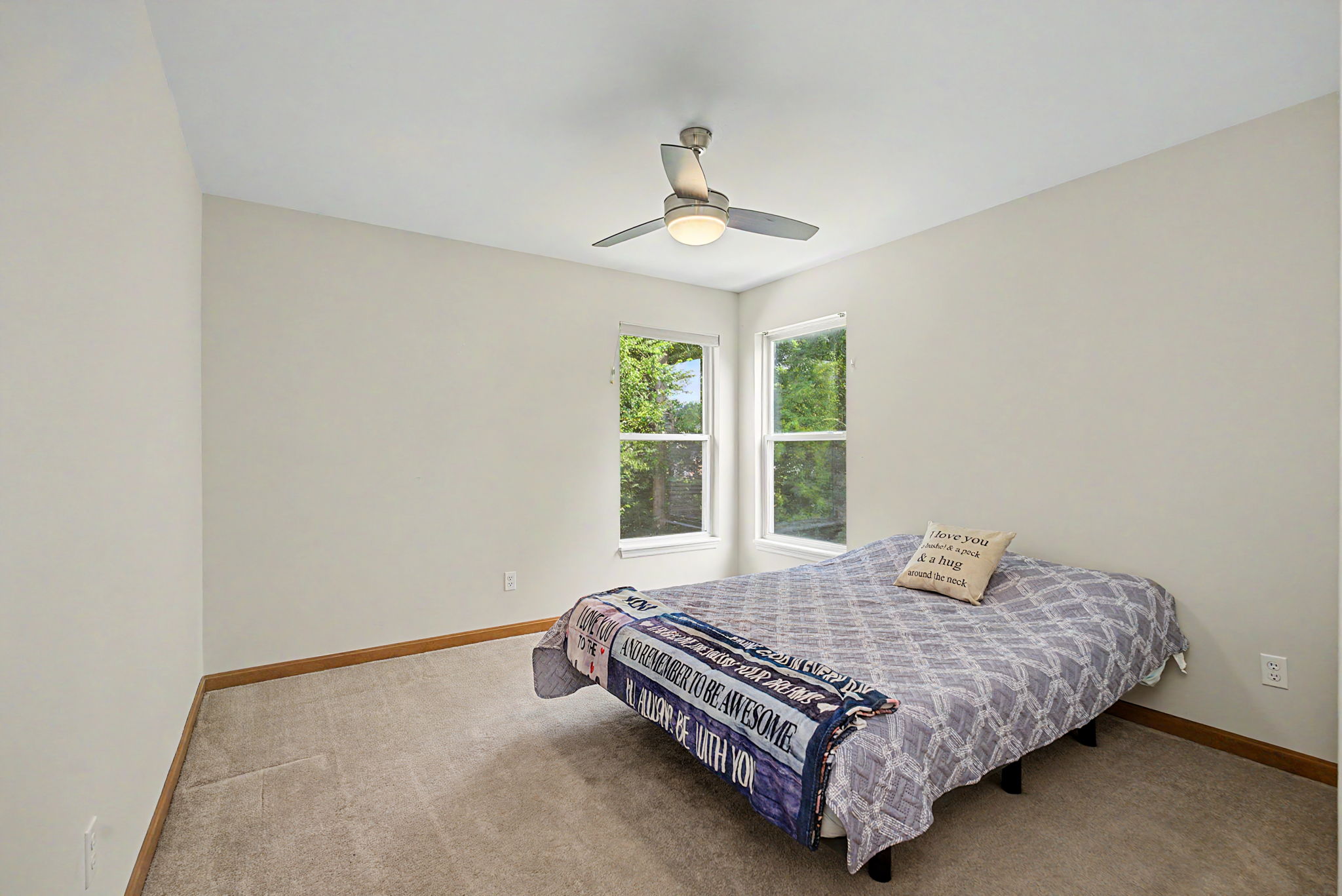  Photo 48
