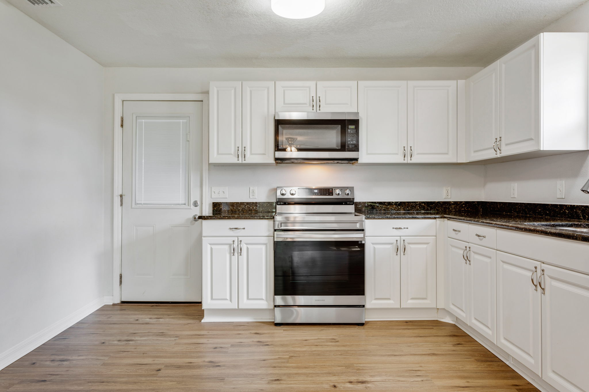 5520 21st St, Zephyrhills, FL 33542, USA Photo 10