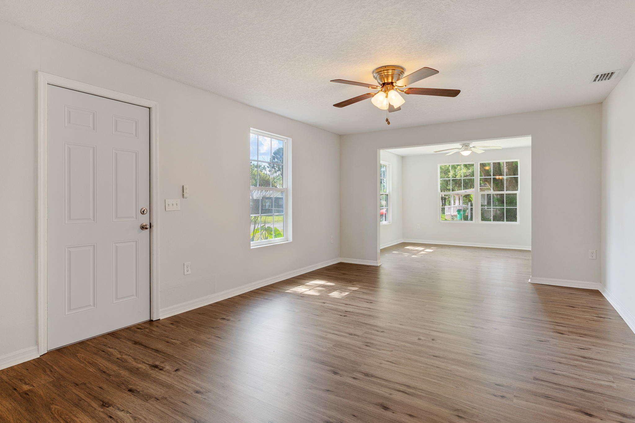 5520 21st St, Zephyrhills, FL 33542, USA Photo 4