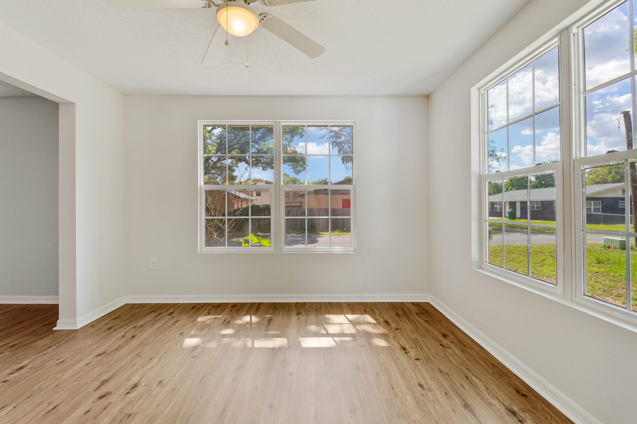 5520 21st St, Zephyrhills, FL 33542, USA Photo 7