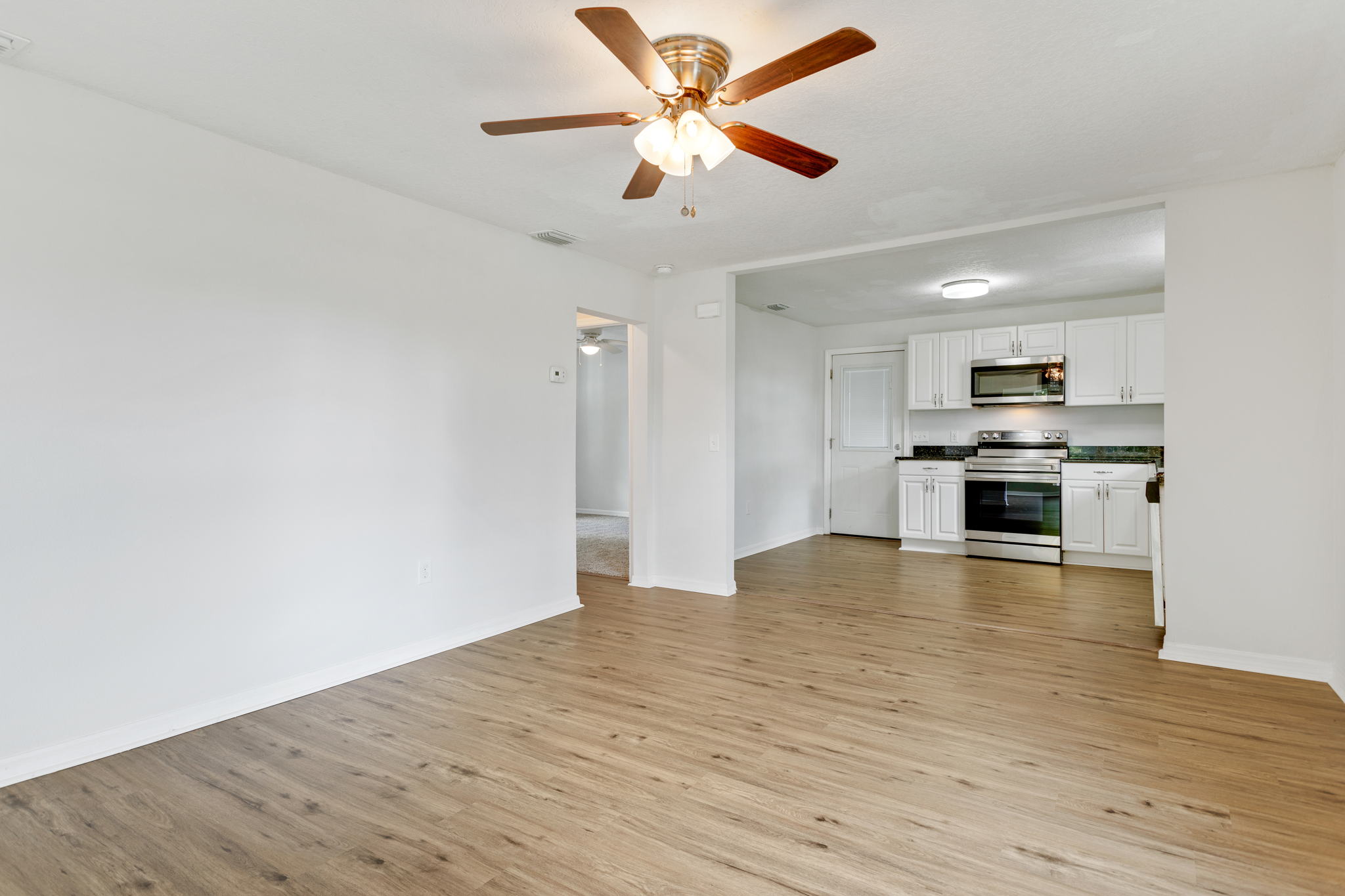 5520 21st St, Zephyrhills, FL 33542, USA Photo 8