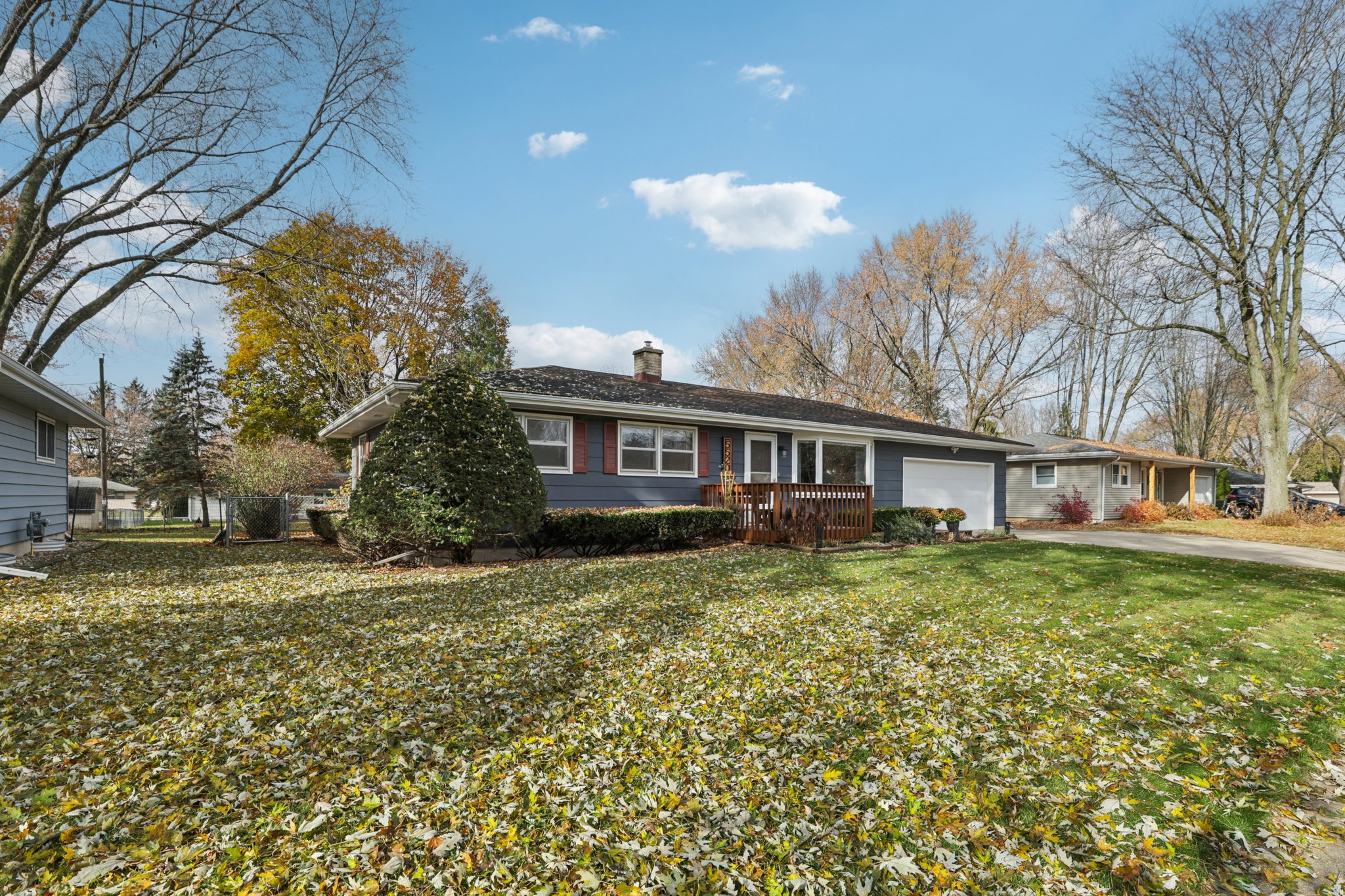 Leanne Ln-S2011-004.jpg