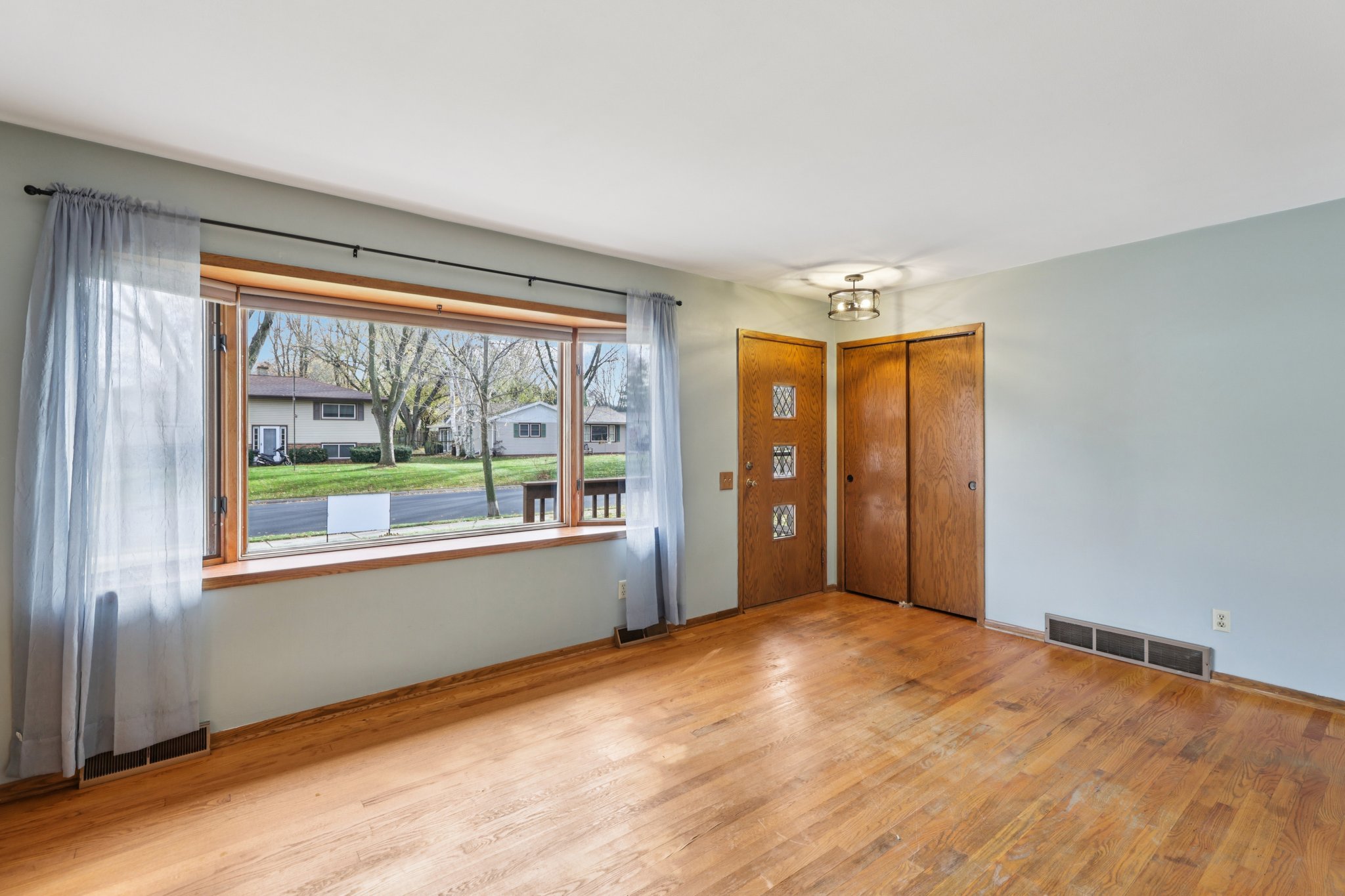 Leanne Ln-S2011-008.jpg