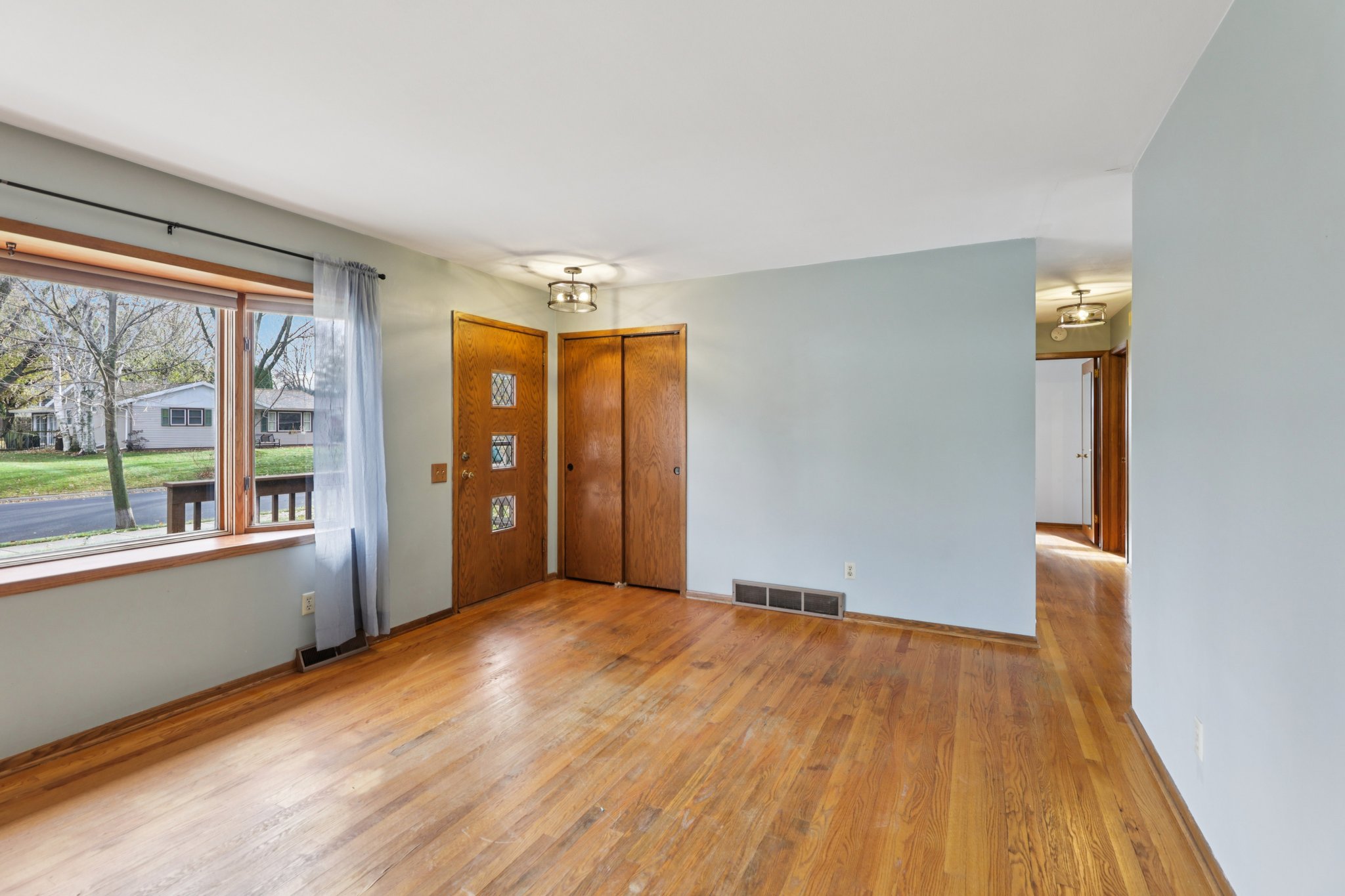 Leanne Ln-S2011-009.jpg