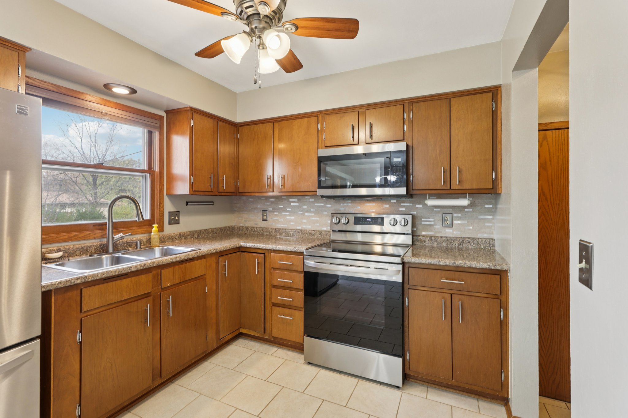 Leanne Ln-S2011-012.jpg