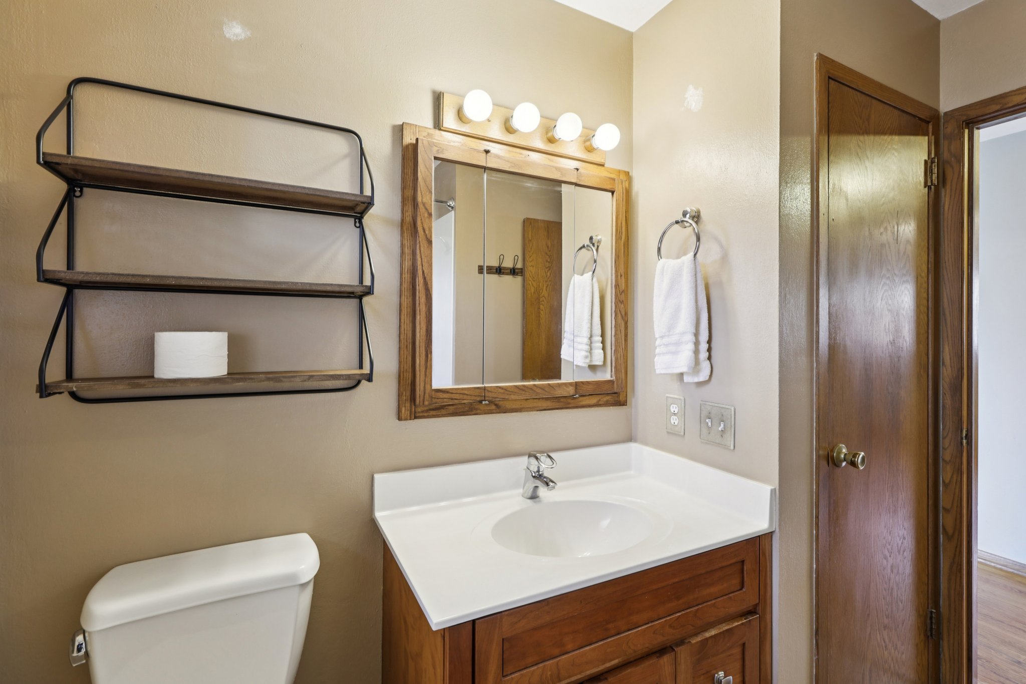 Leanne Ln-S2011-014.jpg