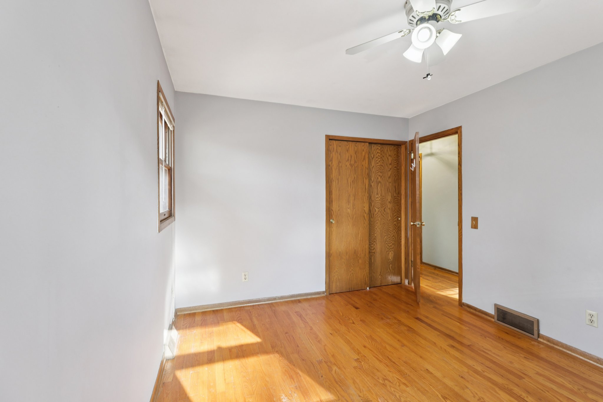 Leanne Ln-S2011-019.jpg