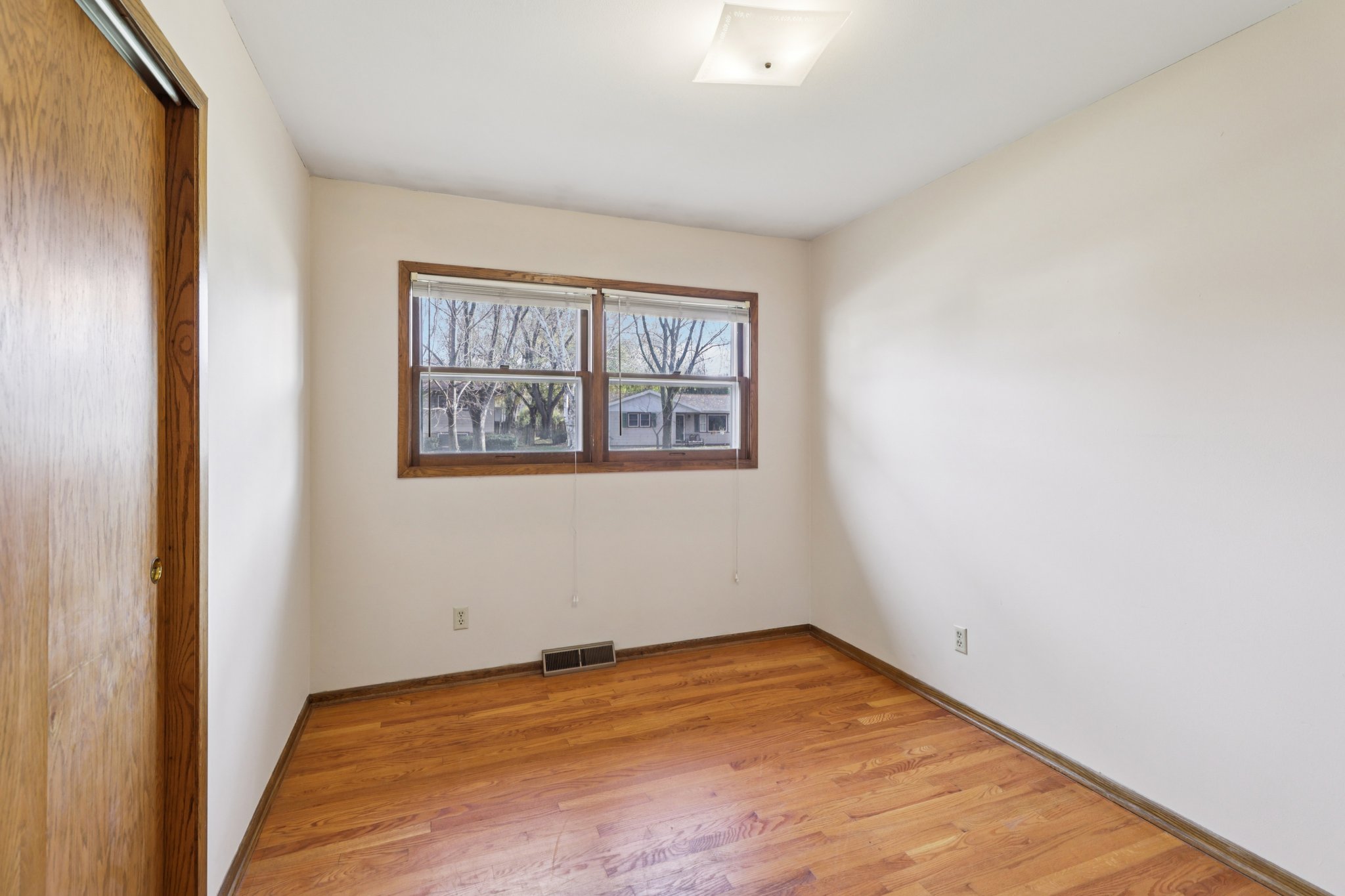 Leanne Ln-S2011-023.jpg