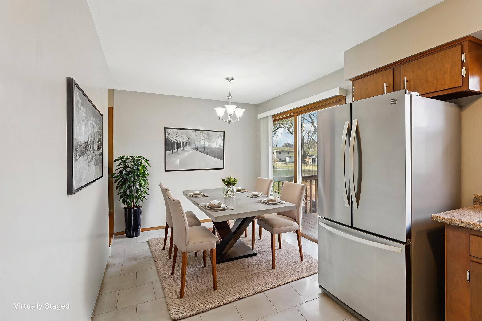 Leanne Ln-S2011-011 virtually staged.jpeg