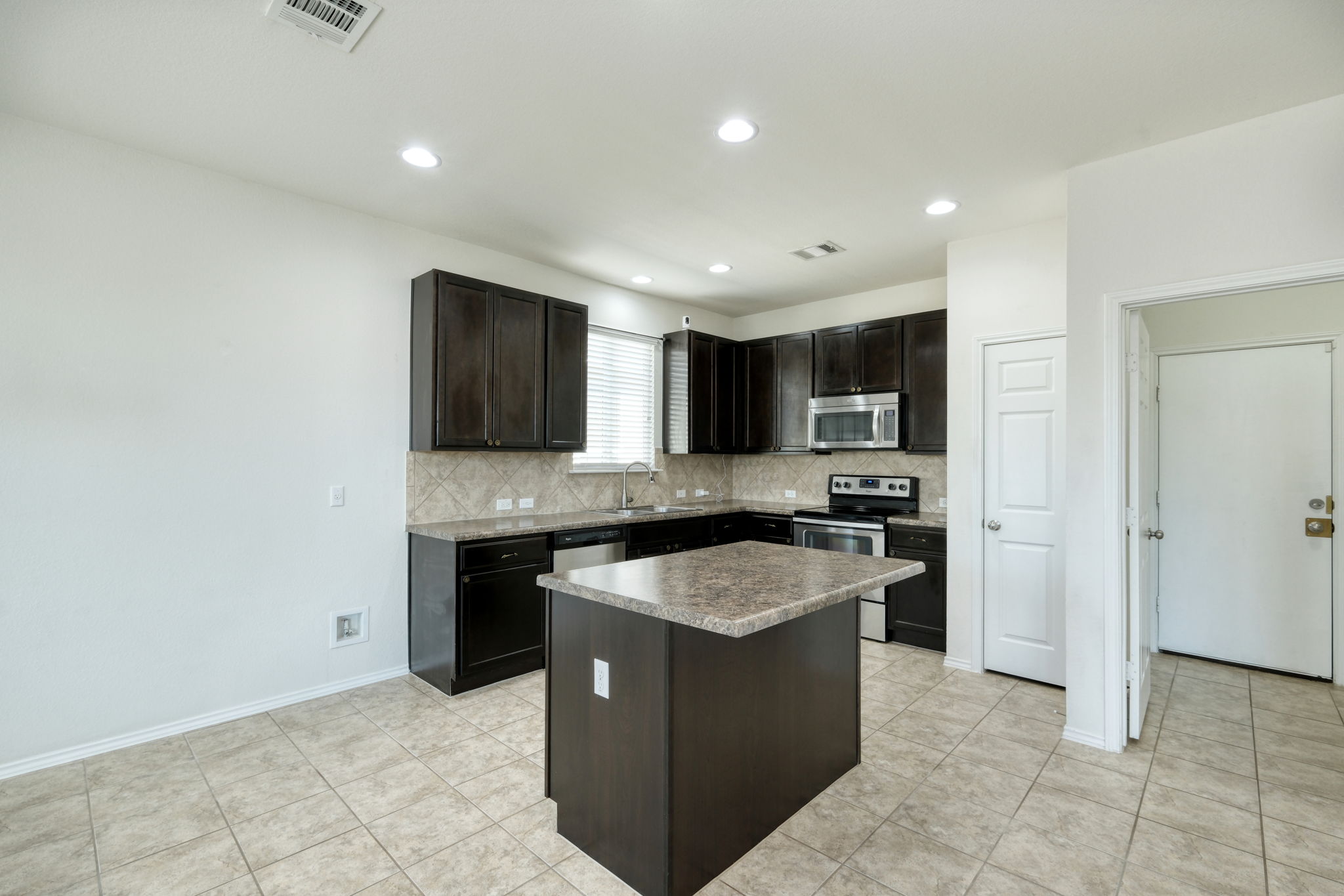 Kitchen/Breakfast Bar