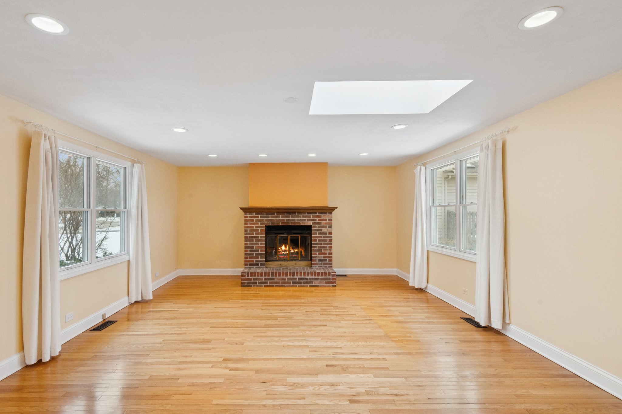 5523 S Garfield Ave_001.jpg