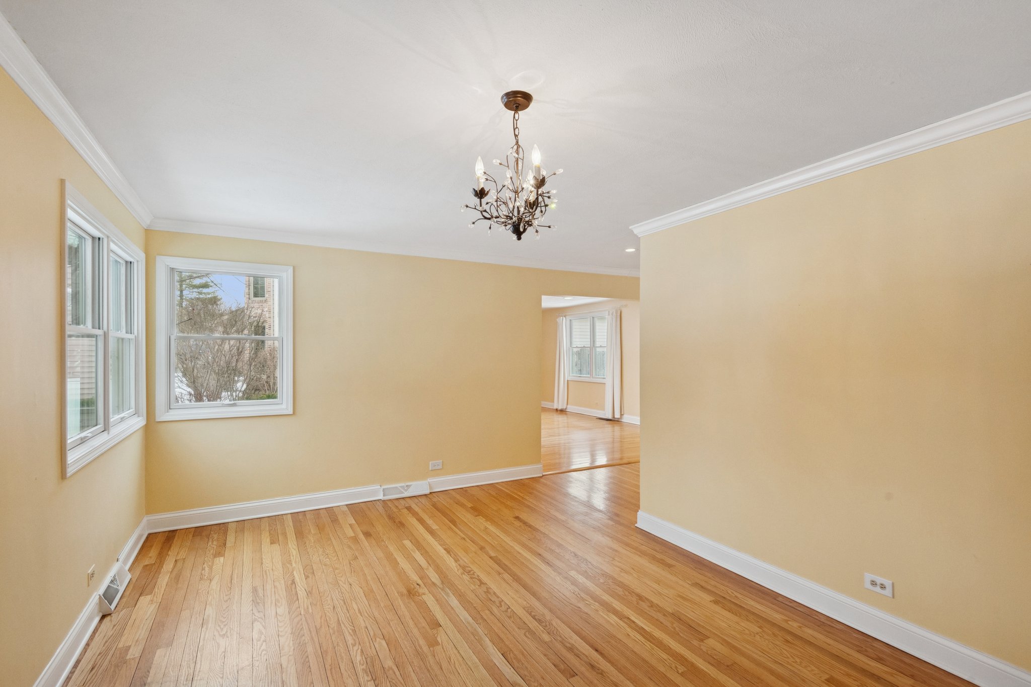 5523 S Garfield Ave_003.jpg