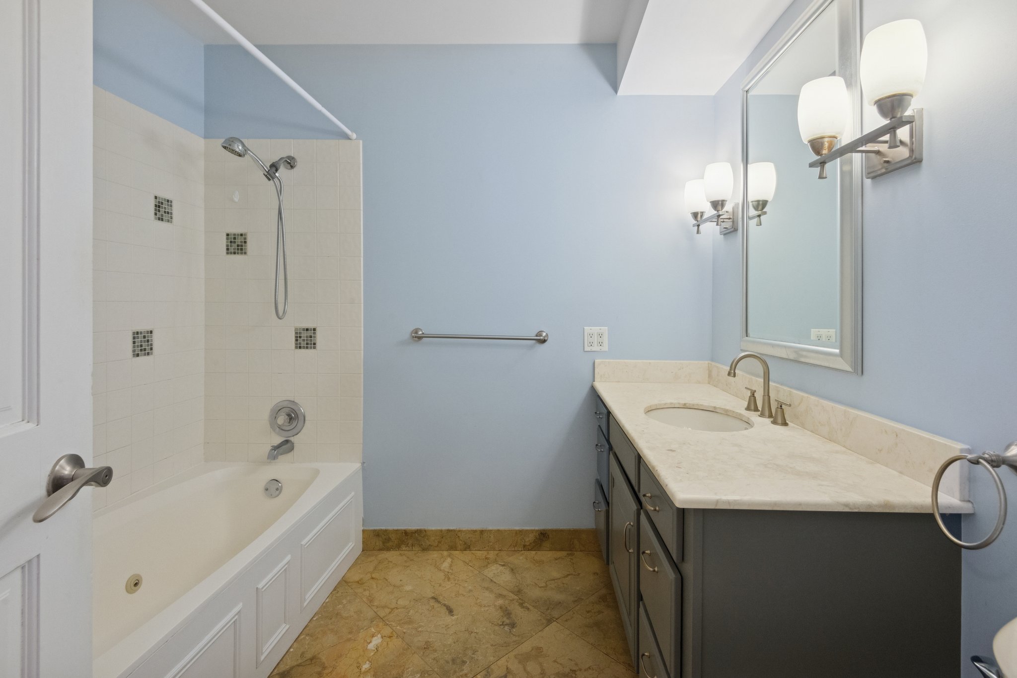 5523 S Garfield Ave_010.jpg