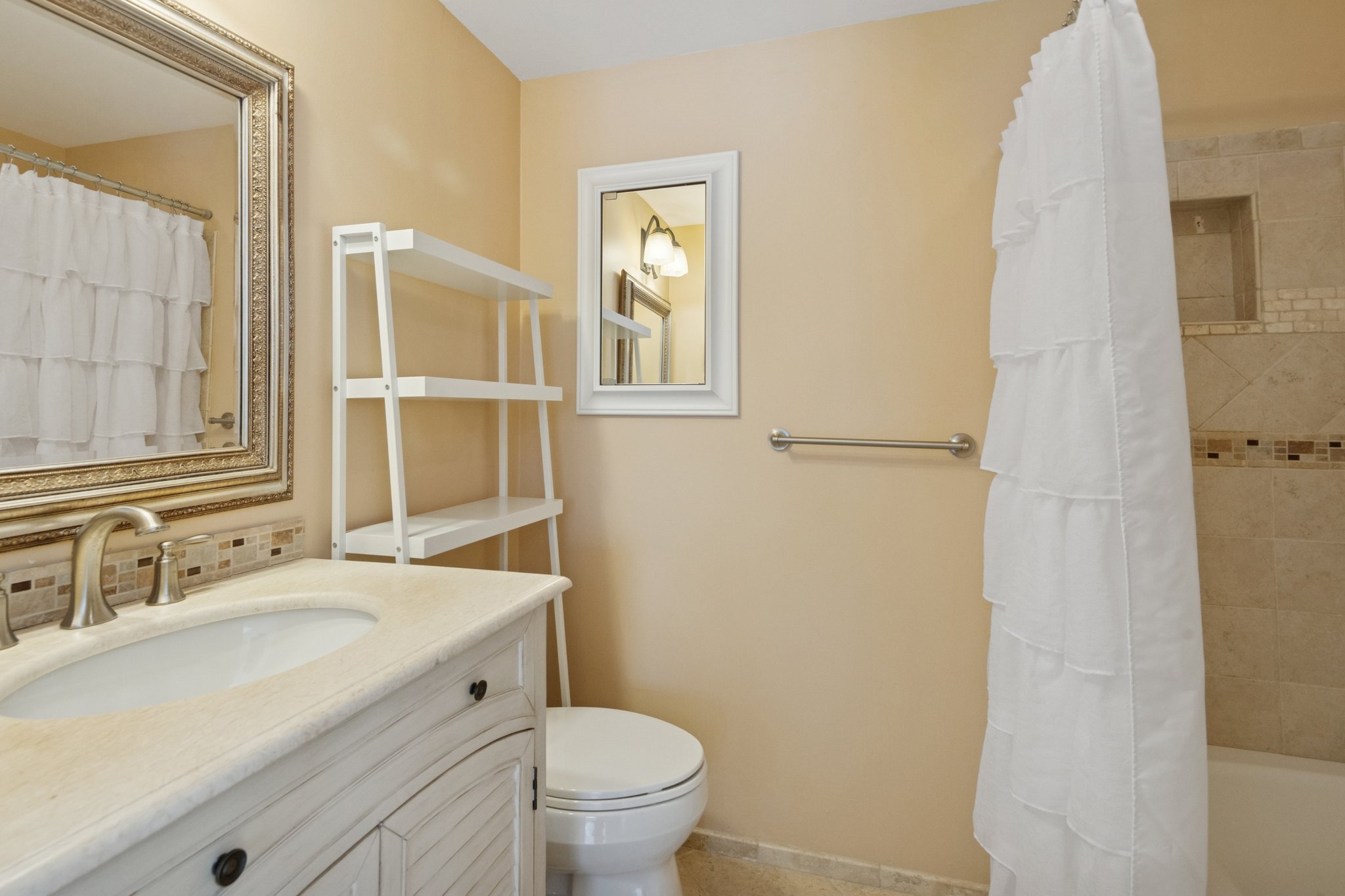 5523 S Garfield Ave_016.jpg