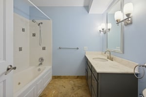 5523 S Garfield Ave_010.jpg