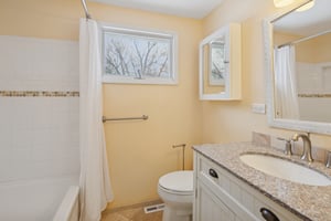 5523 S Garfield Ave_019.jpg