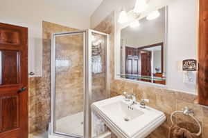 25_Interior