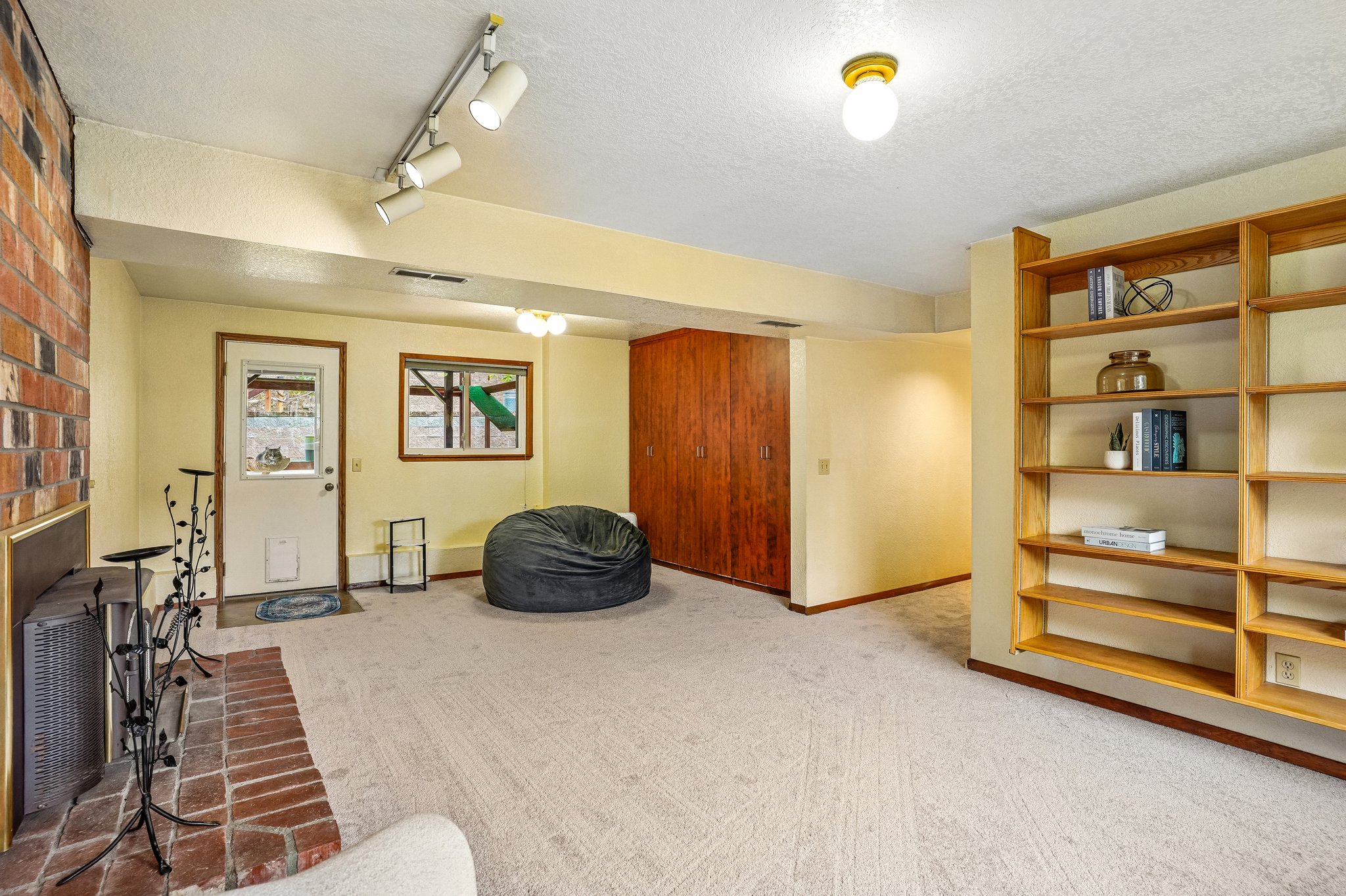 S 111th St-S2706-030.jpg