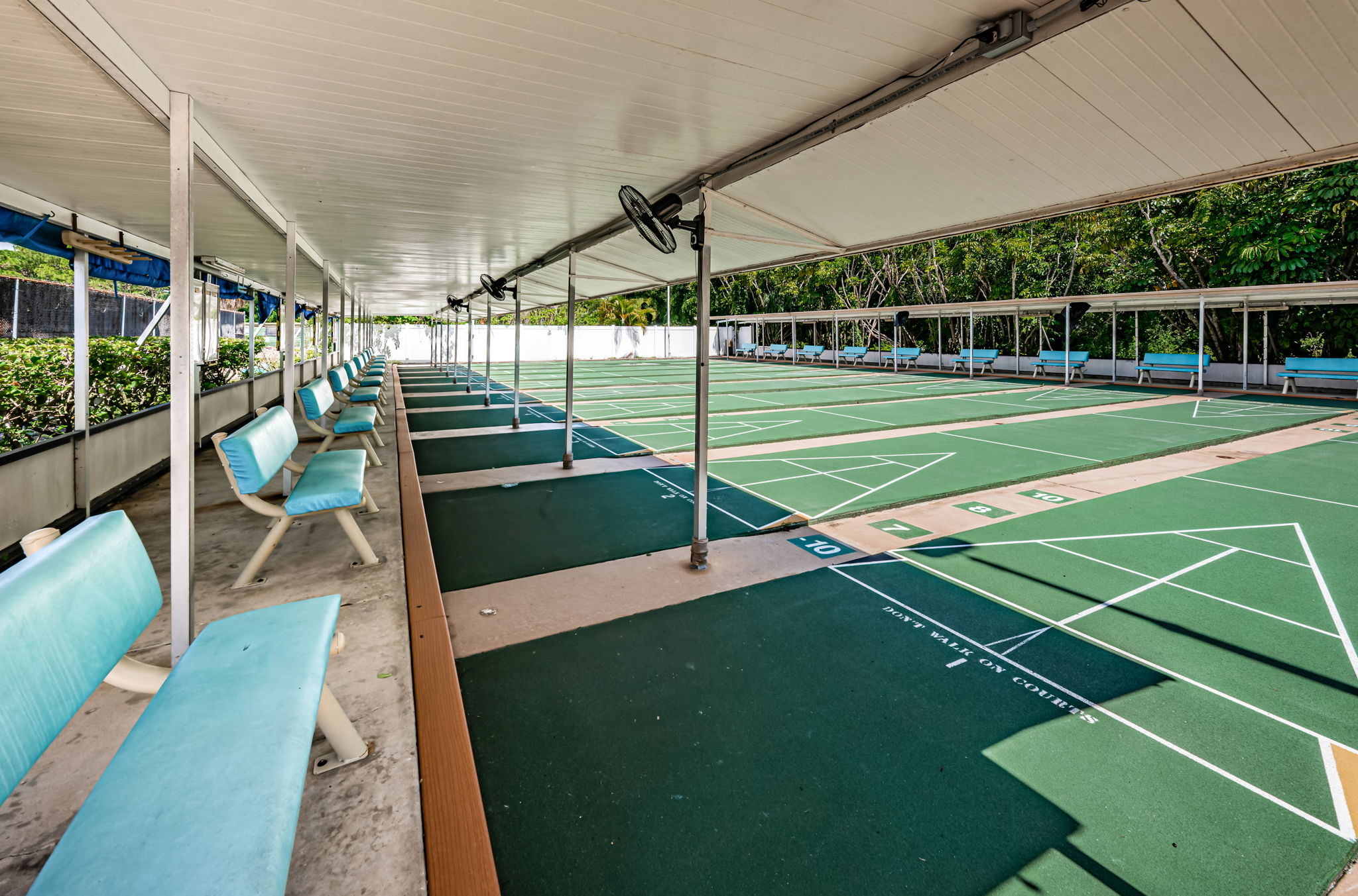 Magnolia Sun Center Shuffleboard1-2