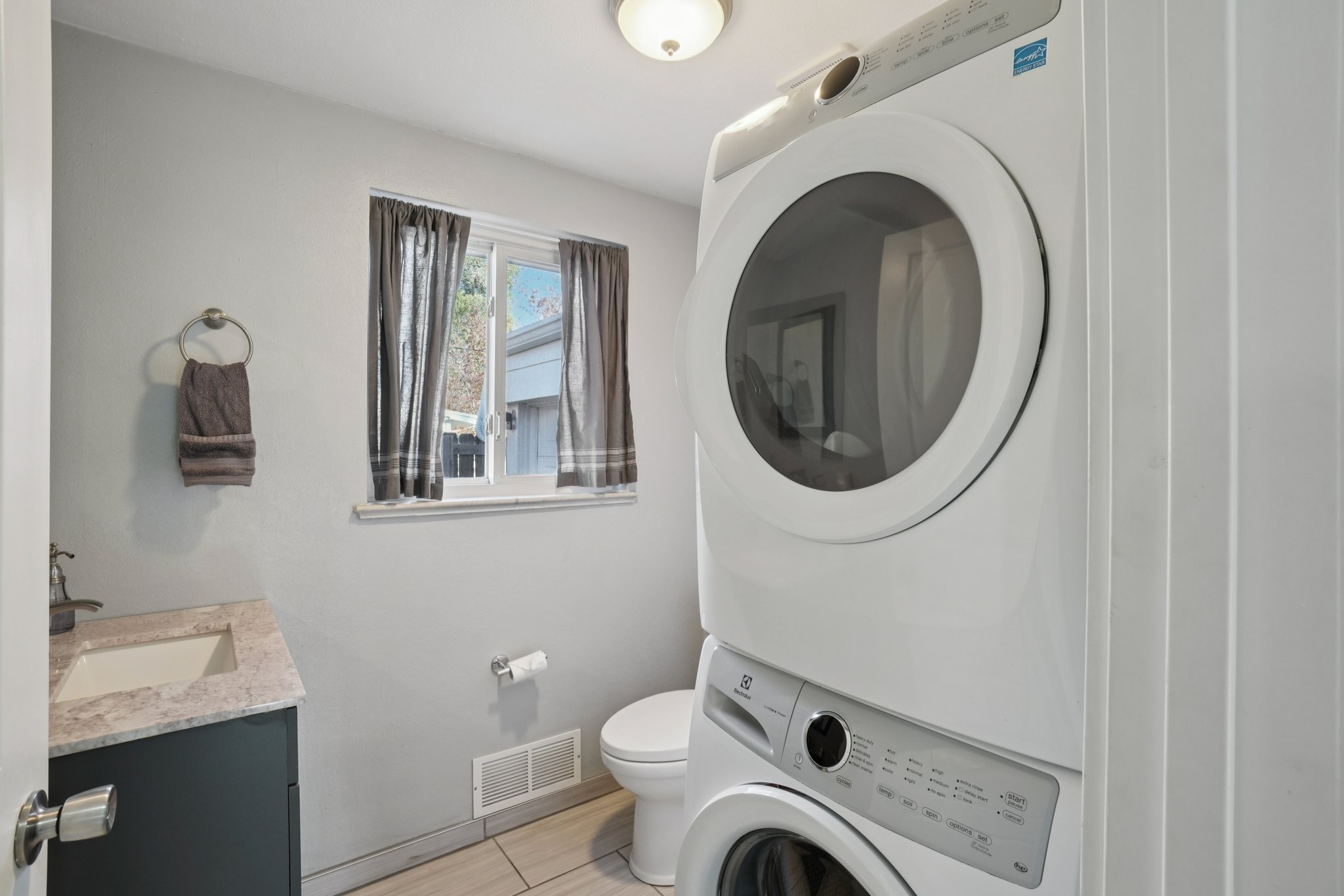 Holland Dr-S0711-027.jpg