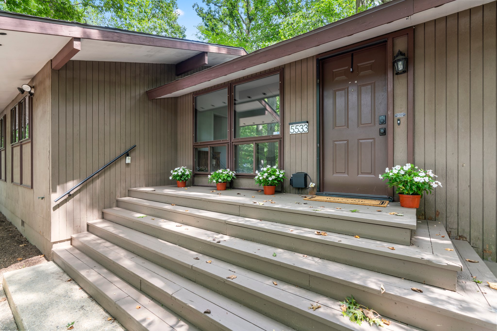 05. Front of house.jpg