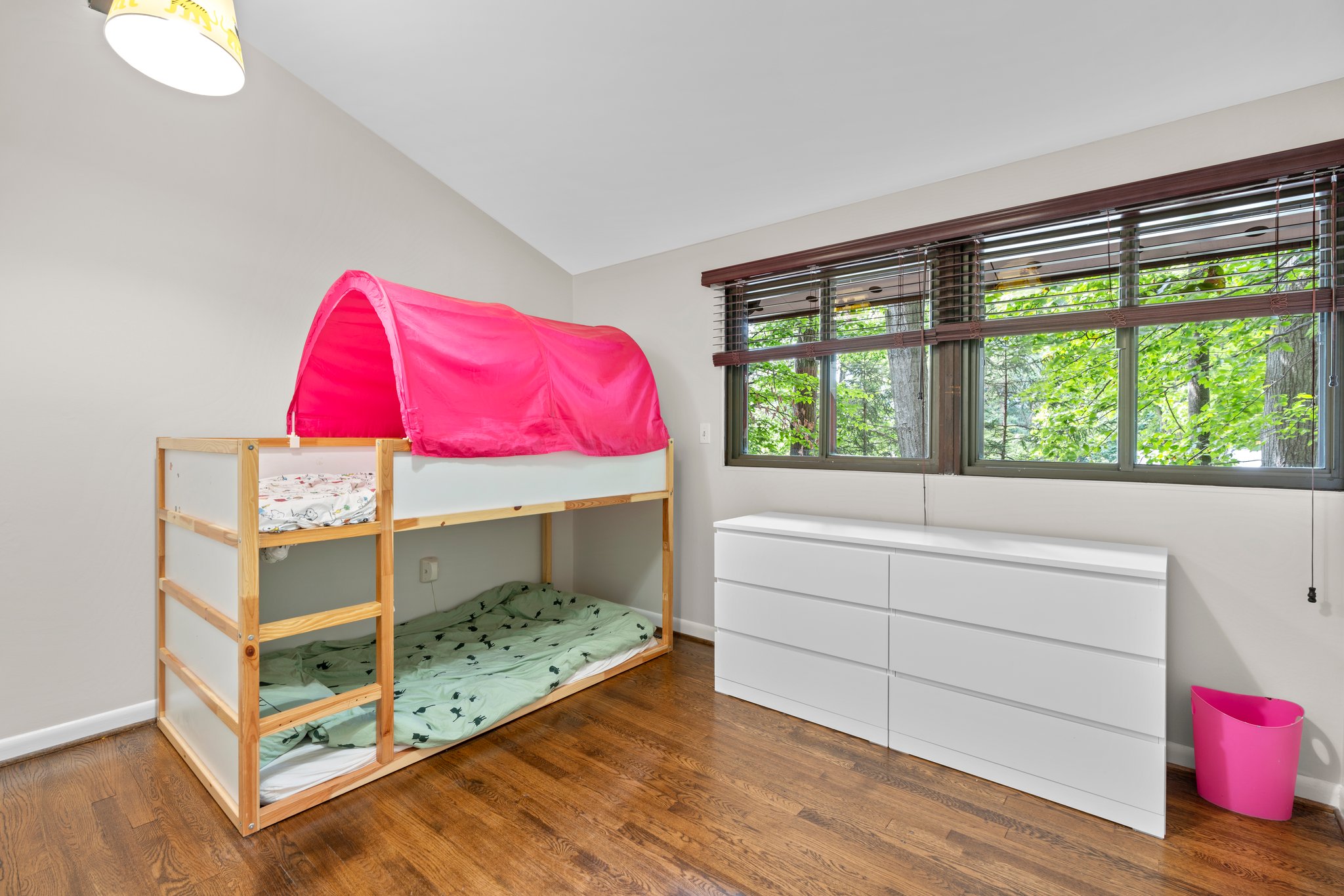 20. Main bedroom.jpg