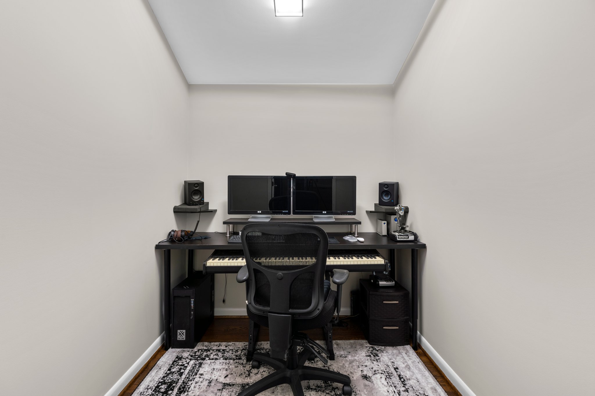 27. Main bedroom.jpg