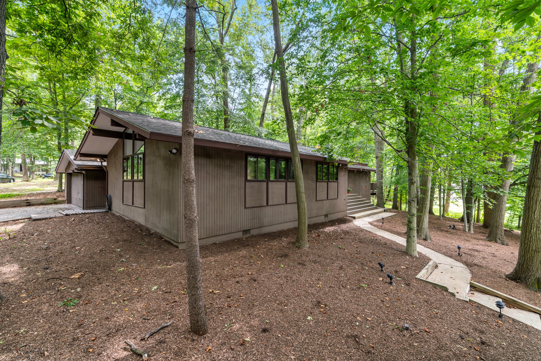 03. Front of house.jpg