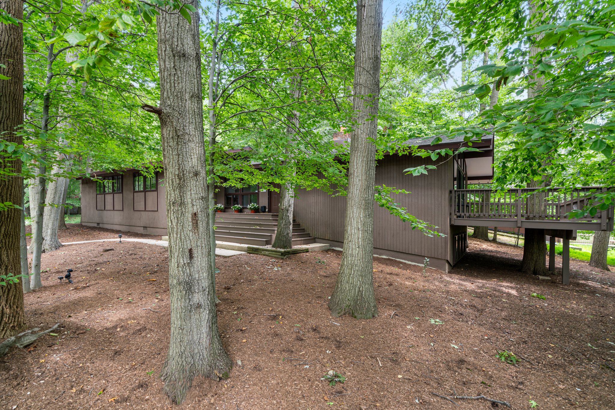 04. Front of house.jpg