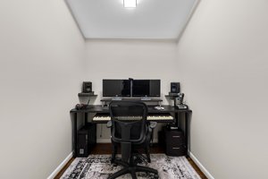 27. Main bedroom.jpg