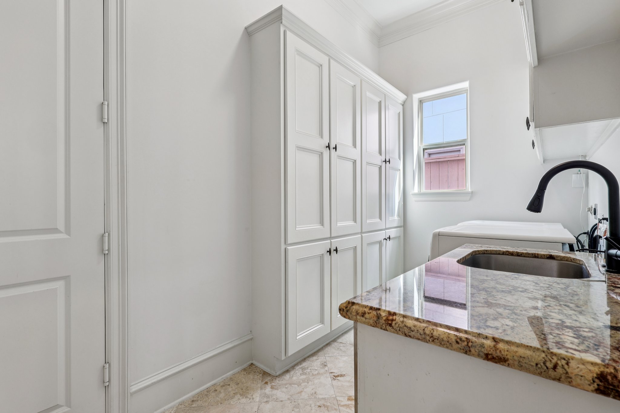 Navarro St-1106-023.jpg