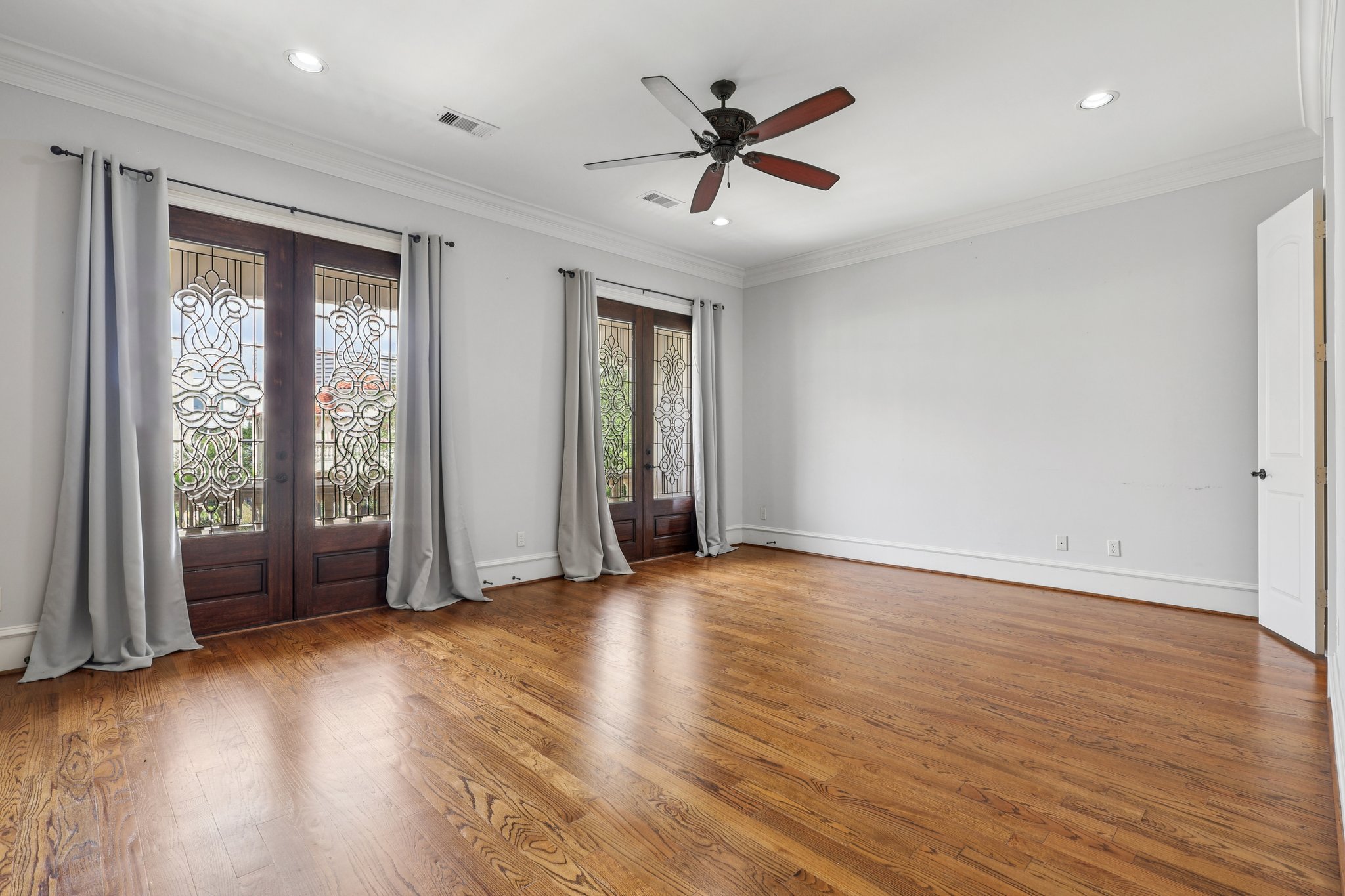 Navarro St-1106-040.jpg