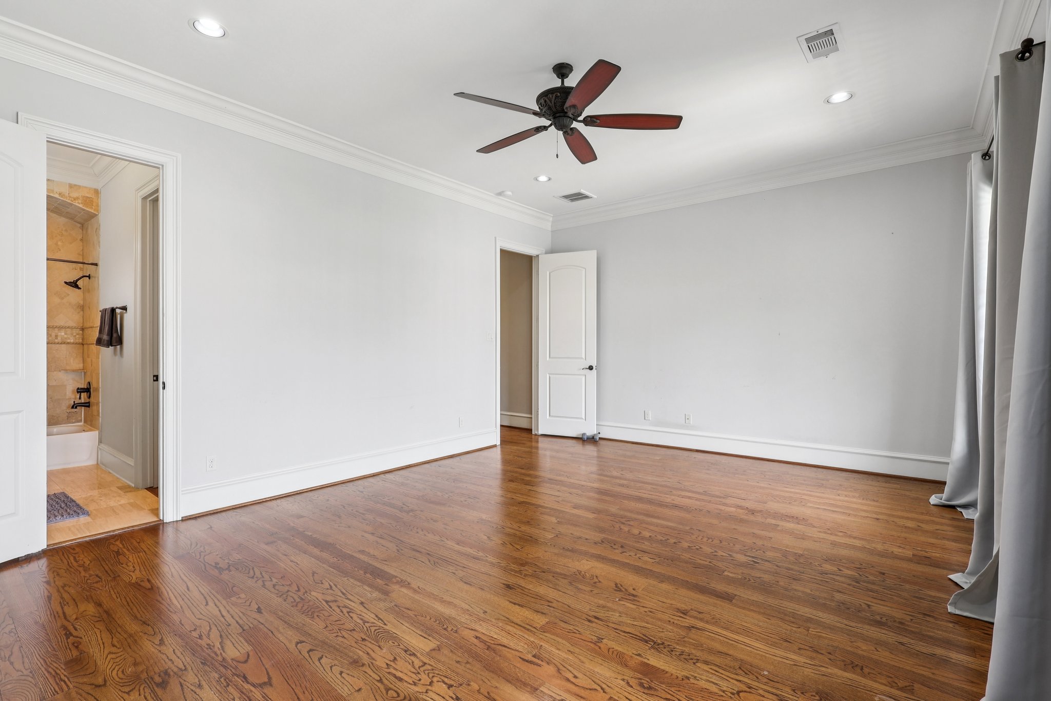 Navarro St-1106-041.jpg