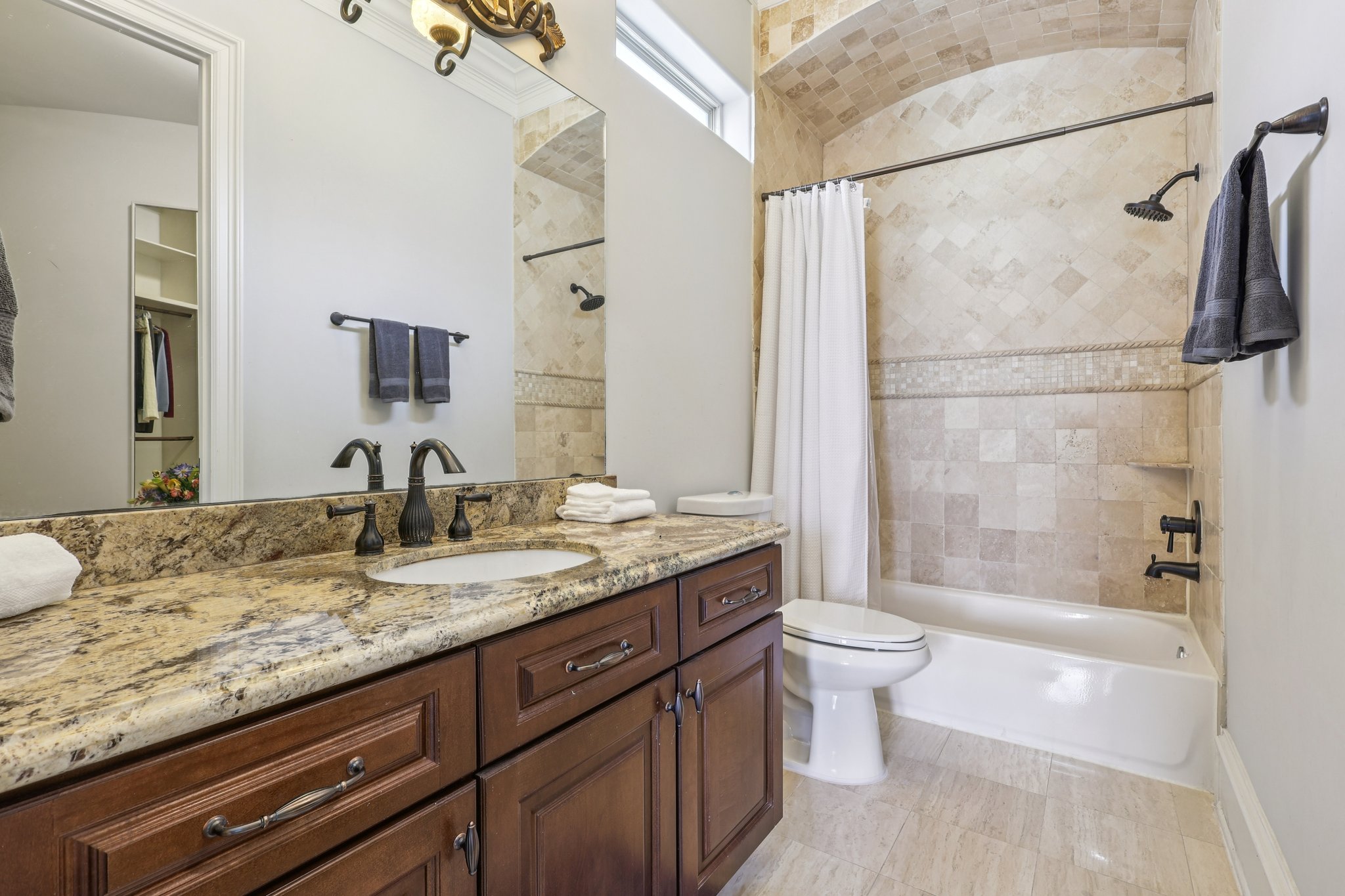 Navarro St-1106-042.jpg