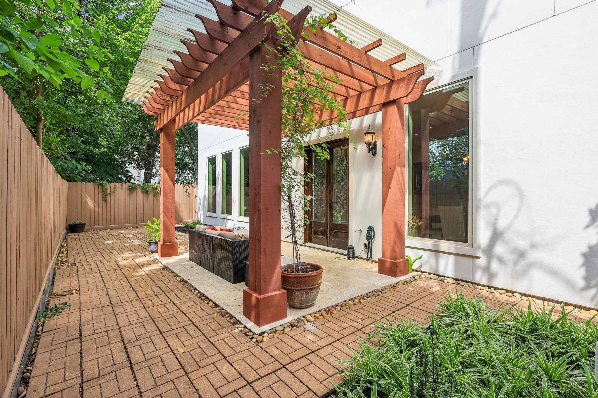 Navarro St-1106-046.jpg